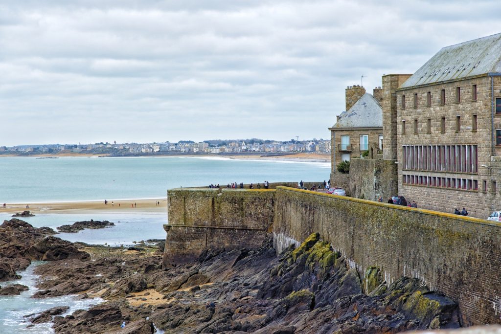 Ville et plage de Saint-Malo